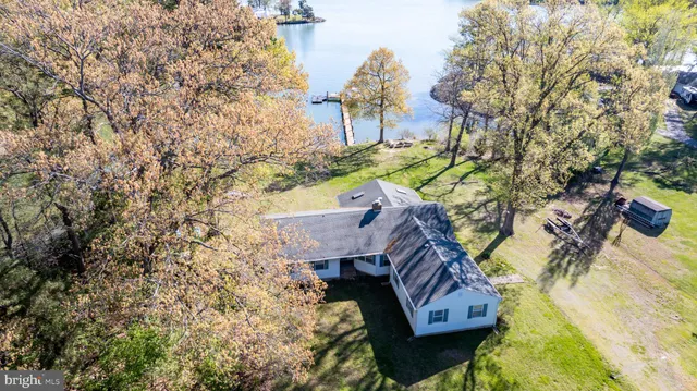 a view of roof with sitting area
