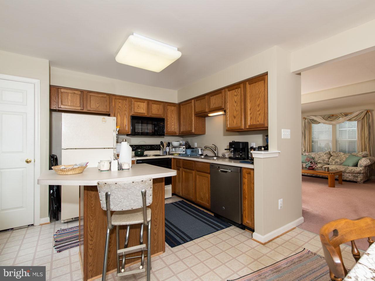 6371 Racetec Place Springfield, VA 22150 - Photo 5 of 21 Kitchen