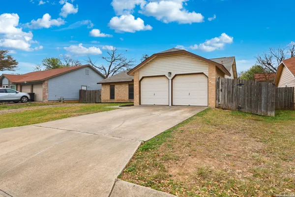 $2,000 | 5822 Misty Glen, San Antonio, TX 78247
