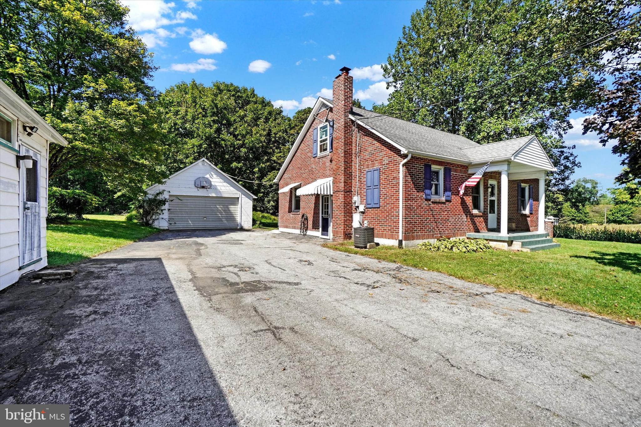 2438 New Park Road New Park, PA 17352 - Photo 2 of 28