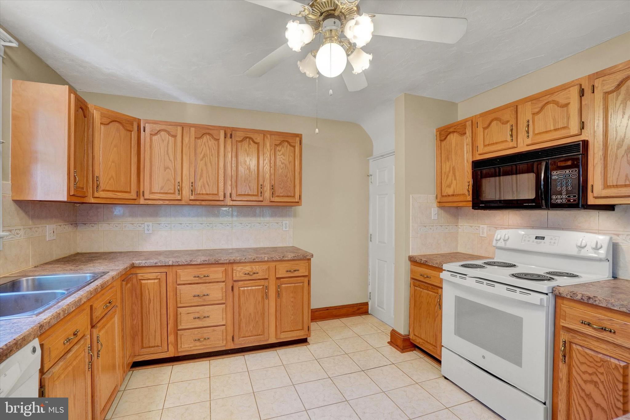 2438 New Park Road New Park, PA 17352 - Photo 8 of 28