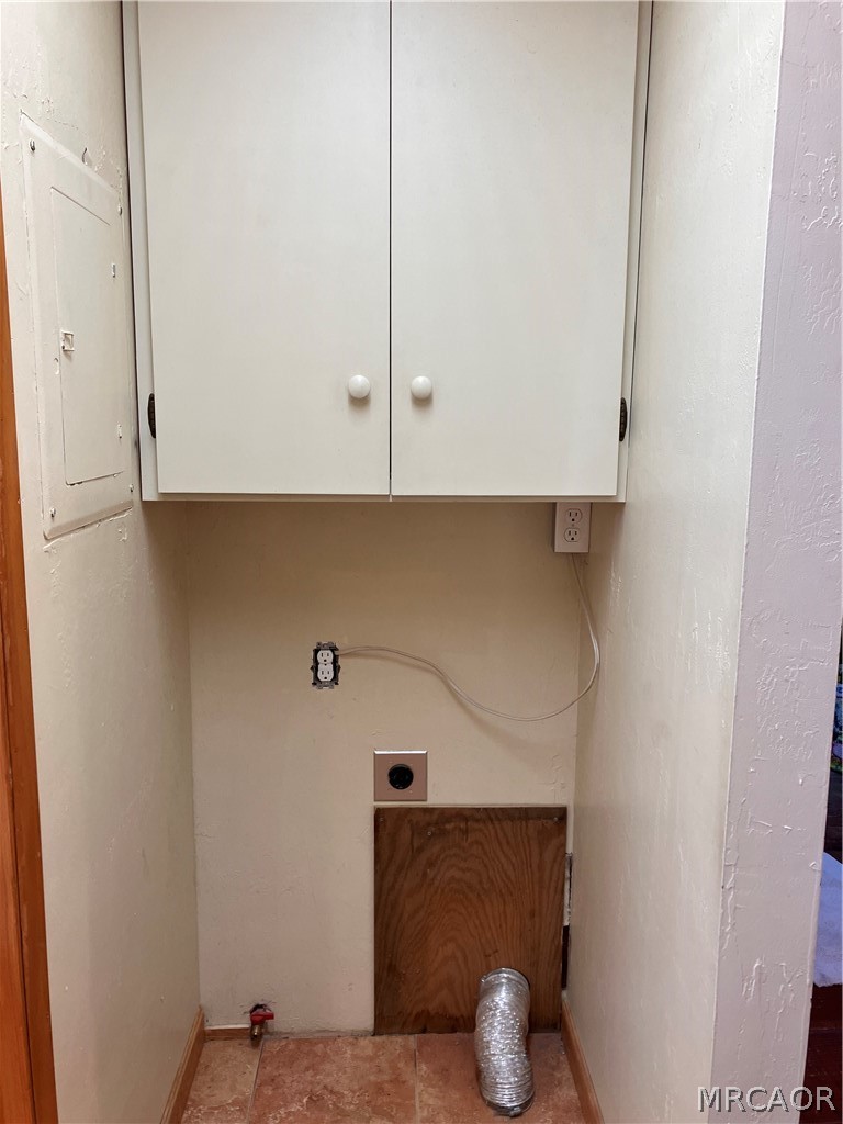 23228 Brookside Road Crestline, CA 92325 - Photo 13 of 23 a room with a bench and cabinets