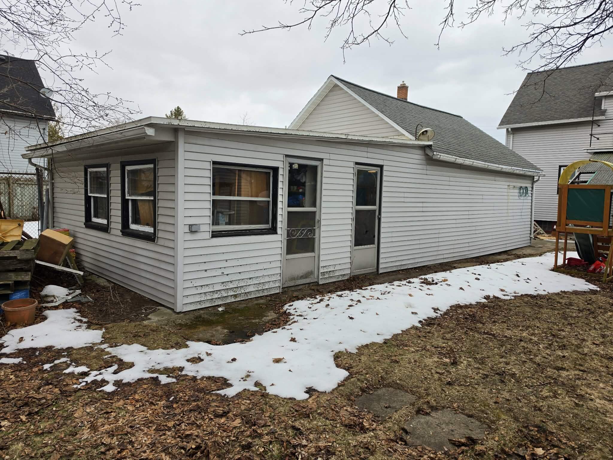 1420 Hawthorne Avenue Two Rivers, WI 54241 - Photo 27 of 38 garageside