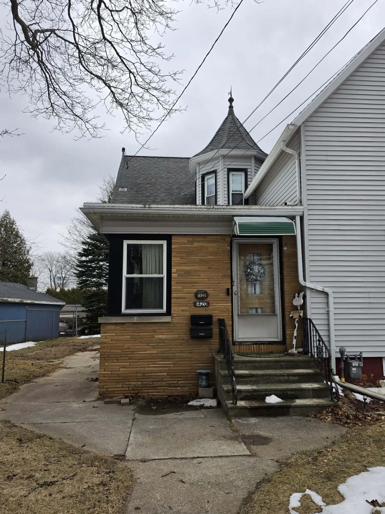 1420 Hawthorne Avenue Two Rivers, WI 54241 - Photo 3 of 38 front