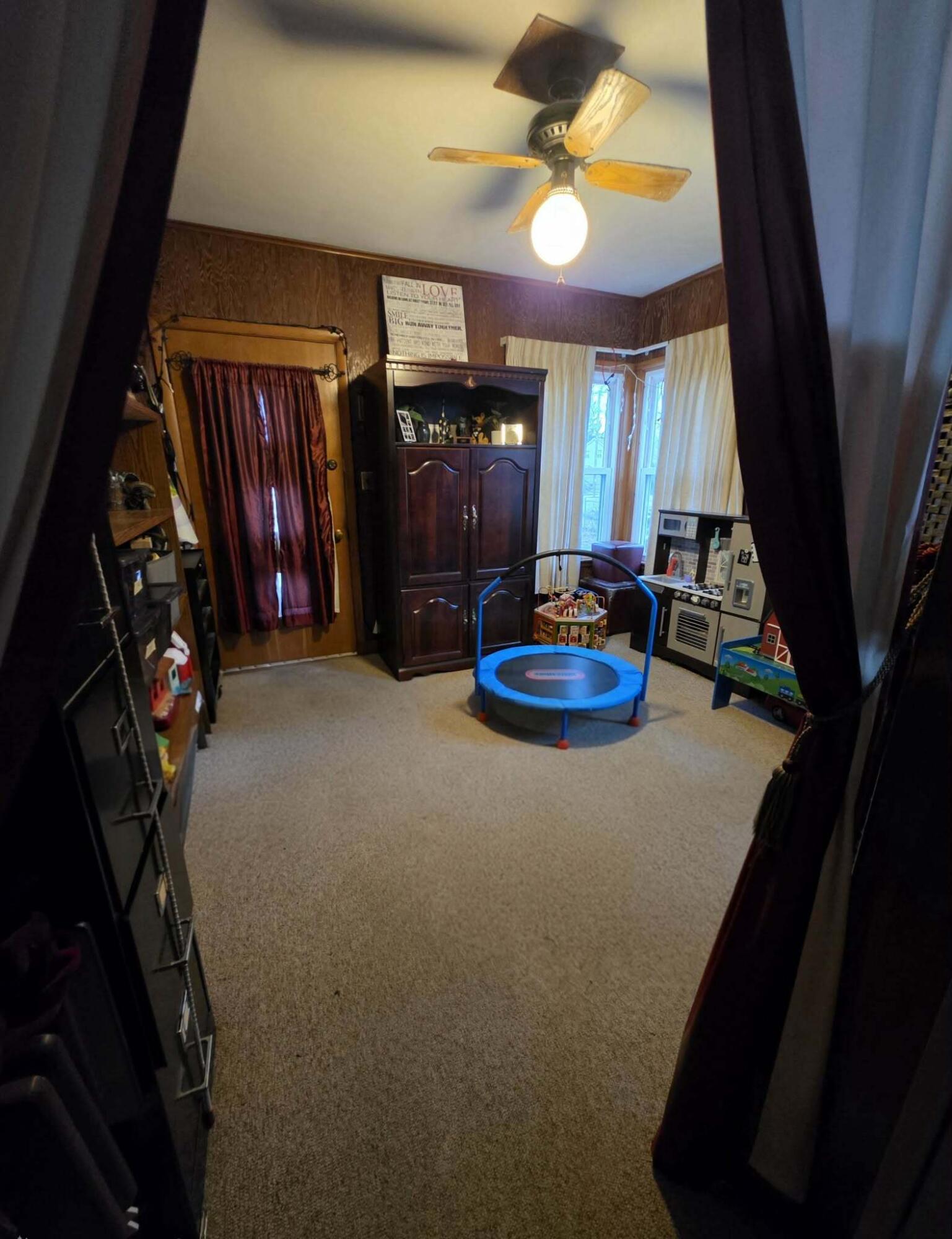 1420 Hawthorne Avenue Two Rivers, WI 54241 - Photo 4 of 38 foyer