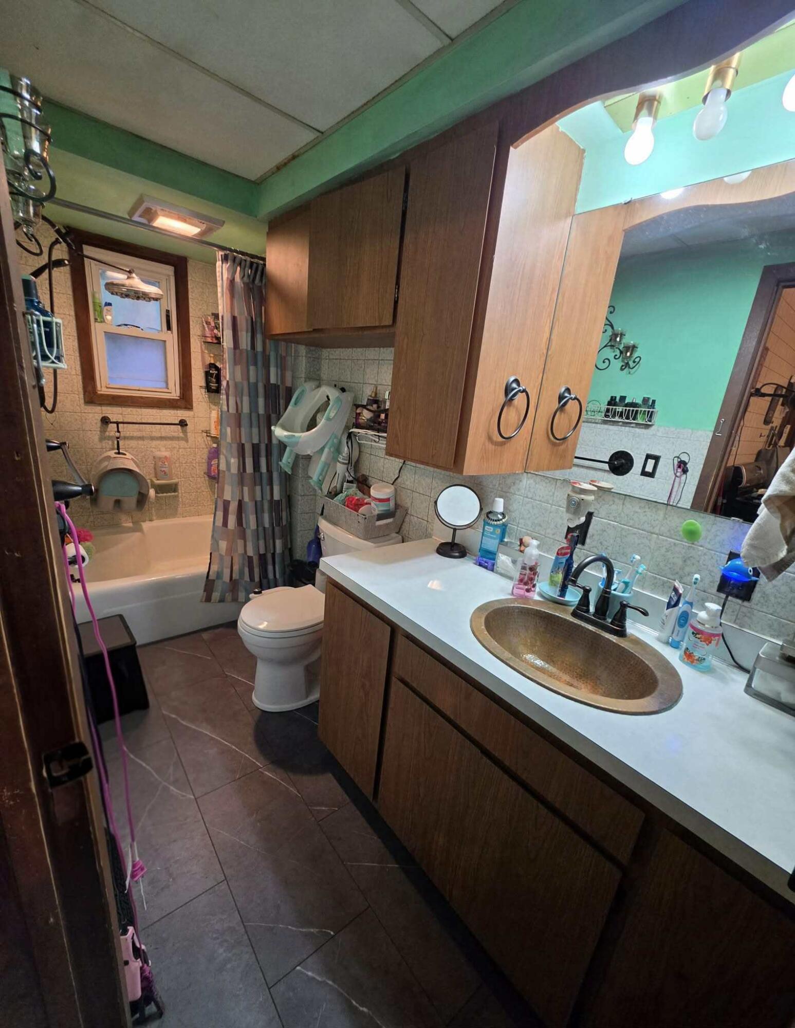 1420 Hawthorne Avenue Two Rivers, WI 54241 - Photo 8 of 38 mainbath1