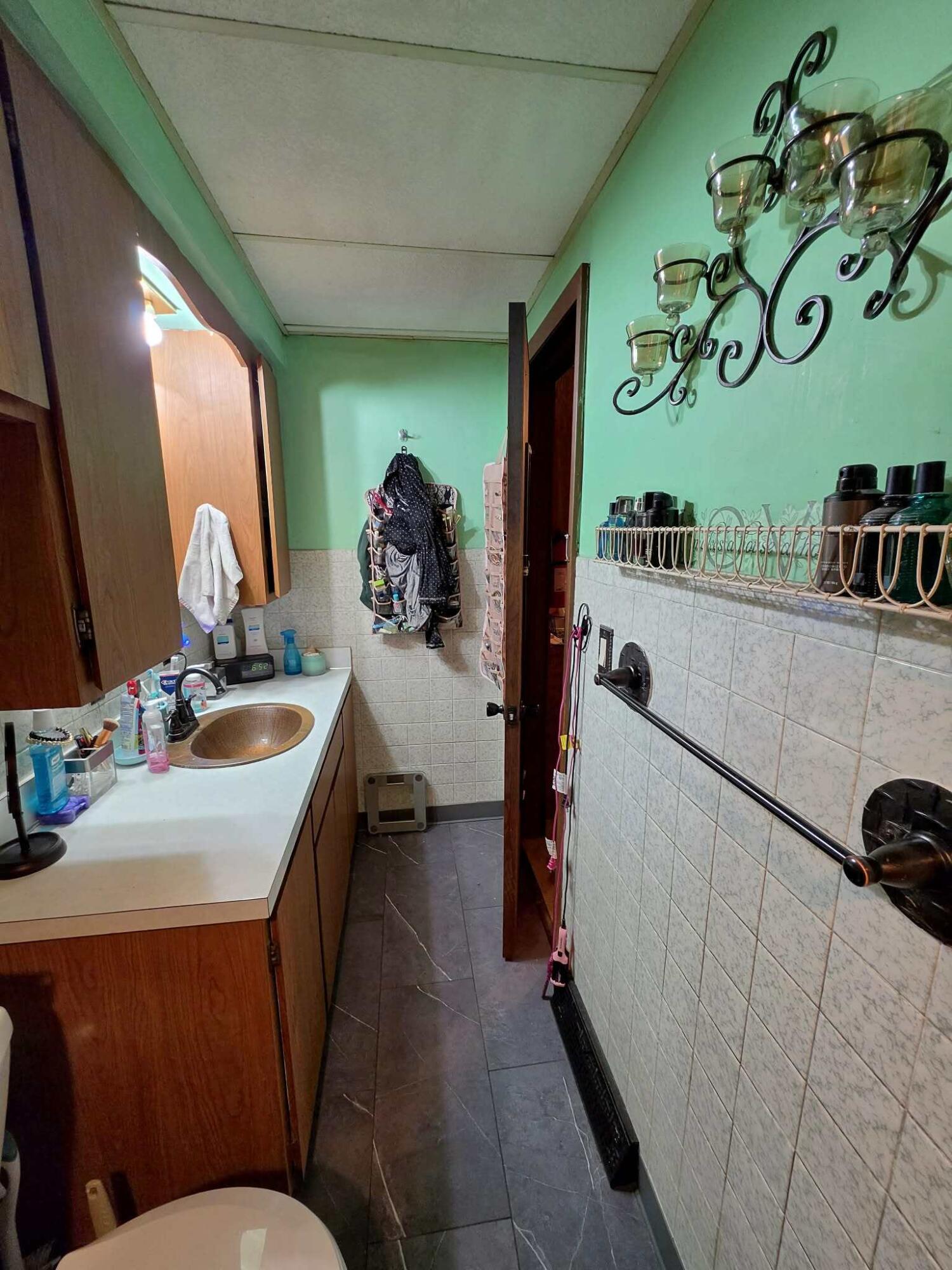 1420 Hawthorne Avenue Two Rivers, WI 54241 - Photo 9 of 38 mainbath