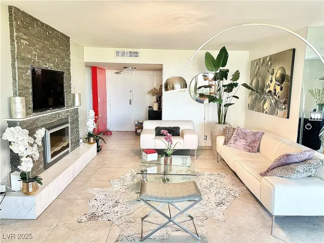 $2,700 | 205 East Harmon Avenue, Unit 807, Las Vegas, NV 89169