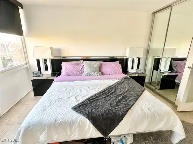 $2,700 | 205 East Harmon Avenue, Unit 807, Las Vegas, NV 89169