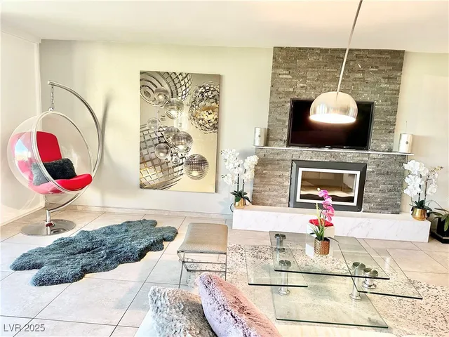 $2,700 | 205 East Harmon Avenue, Unit 807, Las Vegas, NV 89169