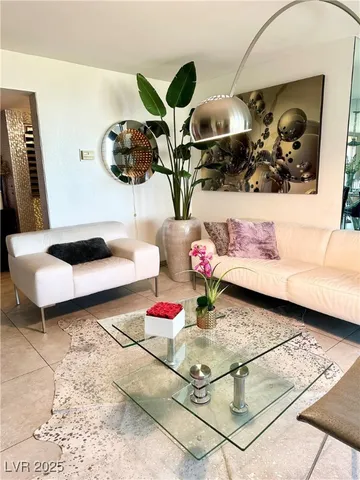 $2,700 | 205 East Harmon Avenue, Unit 807, Las Vegas, NV 89169