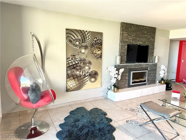 $2,700 | 205 East Harmon Avenue, Unit 807, Las Vegas, NV 89169