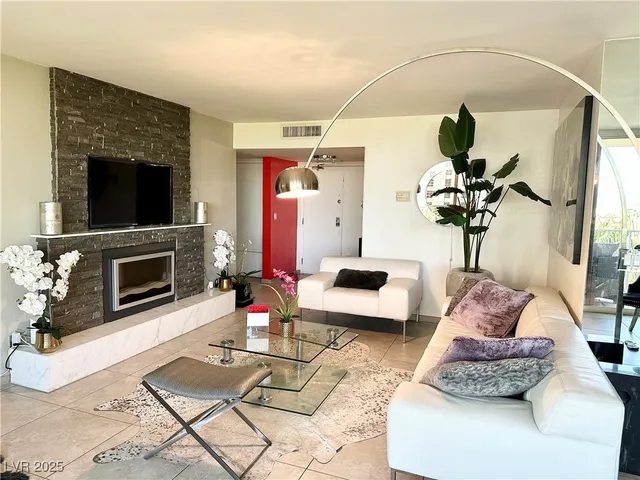 $2,700 | 205 East Harmon Avenue, Unit 807, Las Vegas, NV 89169