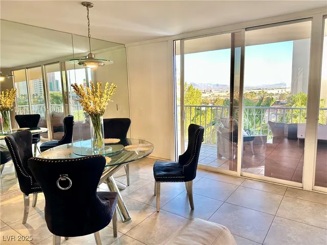 $2,700 | 205 East Harmon Avenue, Unit 807, Las Vegas, NV 89169