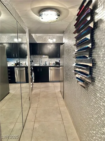 $2,700 | 205 East Harmon Avenue, Unit 807, Las Vegas, NV 89169