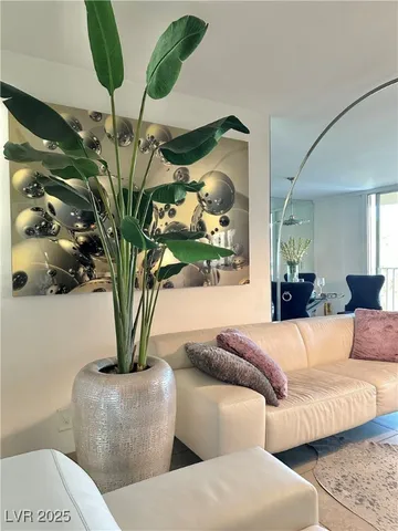 $2,700 | 205 East Harmon Avenue, Unit 807, Las Vegas, NV 89169