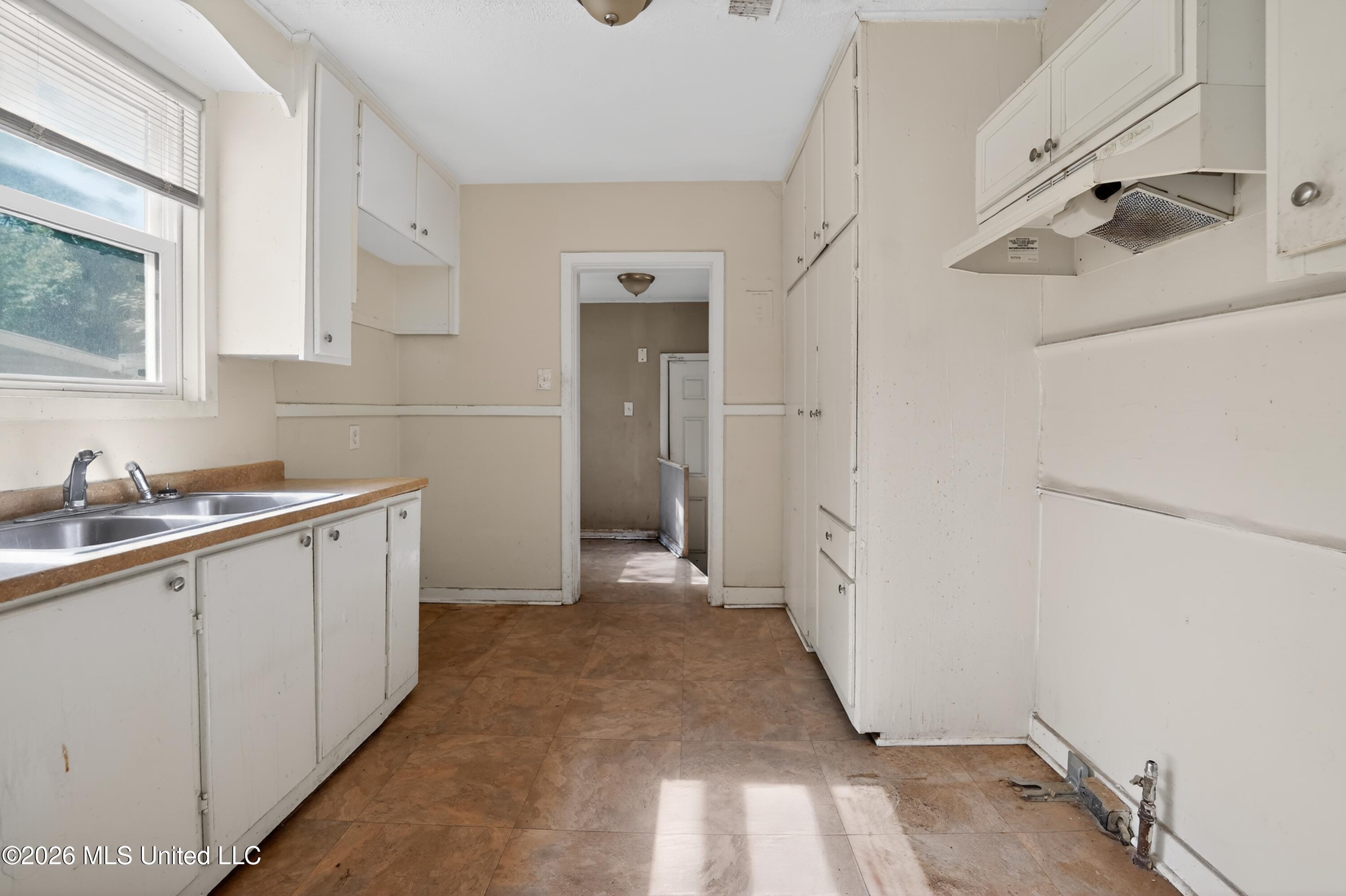 343 Broadmoor Drive Jackson, MS 39206 - Photo 24 of 40 29_343_Broadmoor_Dr-Kitchen-6831