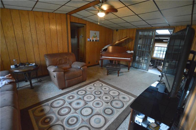 131 North Hazzard Road Jackson Center, PA 16133 - Photo 4 of 18