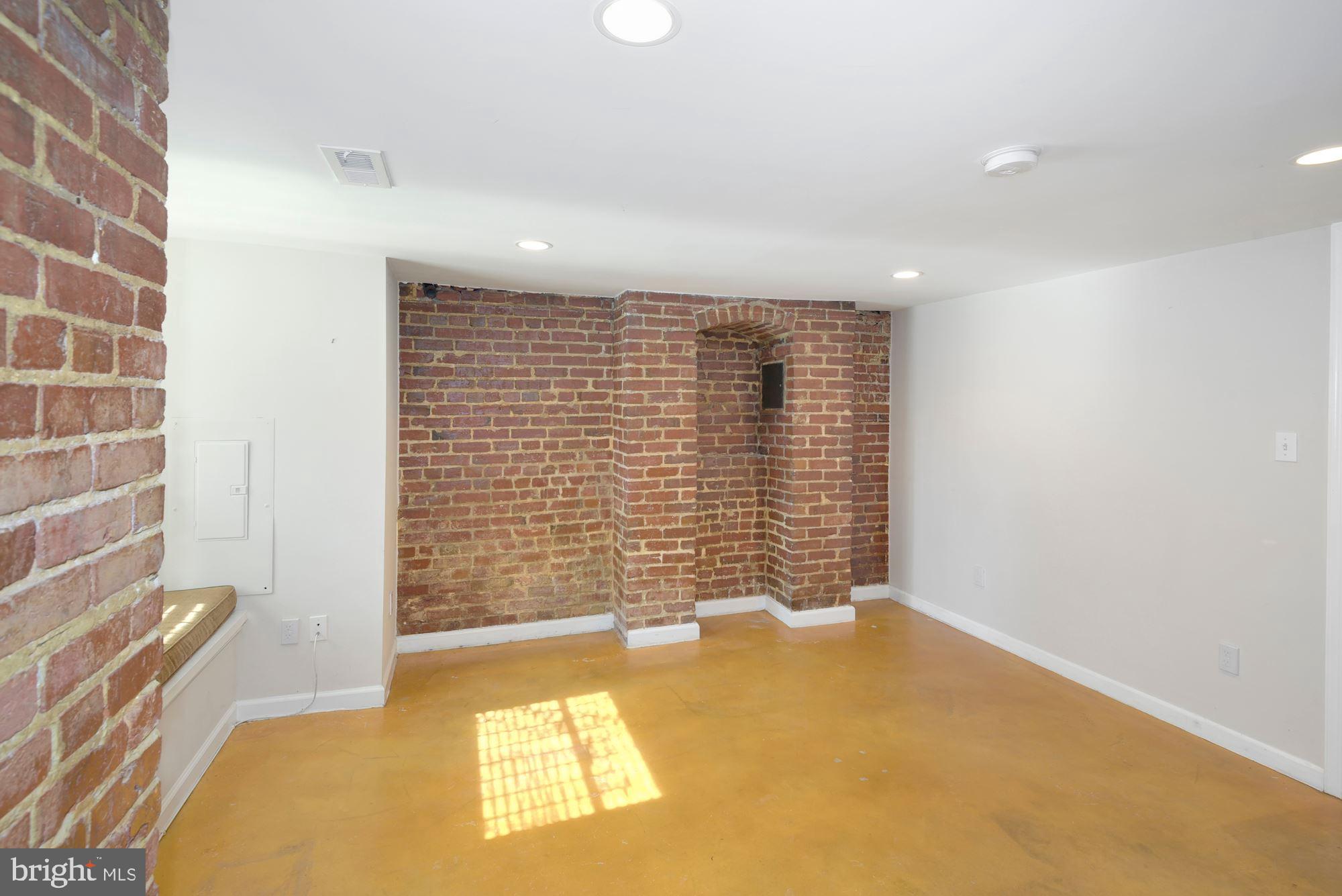 2721 Ontario Road Northwest, Unit B Washington, DC 20009 - Photo 4 of 21 Living area