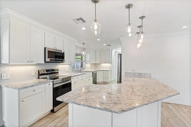 $4,600 | 799 Northwest 7th Drive, Boca Raton, FL 33486