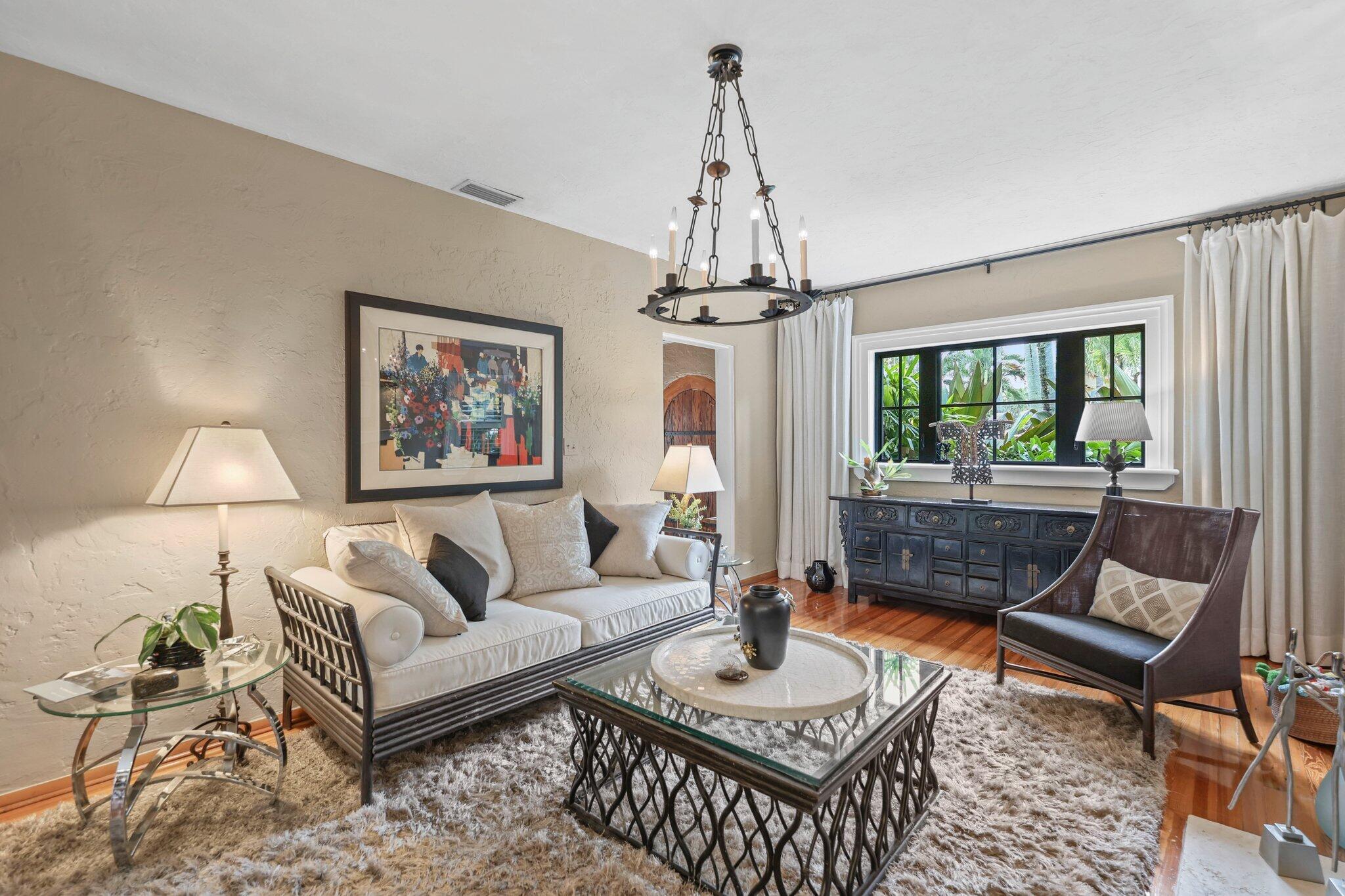 605 Sunset Road West Palm Beach, FL 33401 - Photo 17 of 42 Living Room