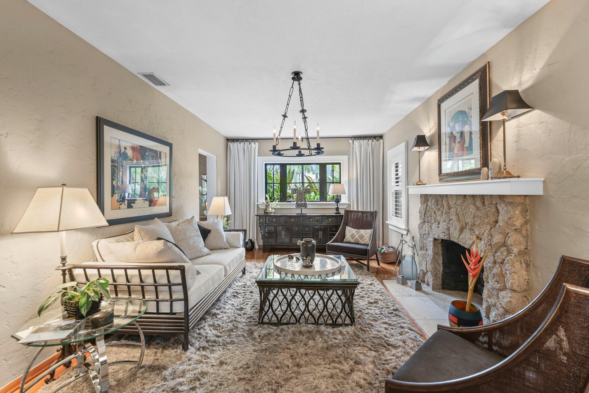 605 Sunset Road West Palm Beach, FL 33401 - Photo 18 of 42 Living Room