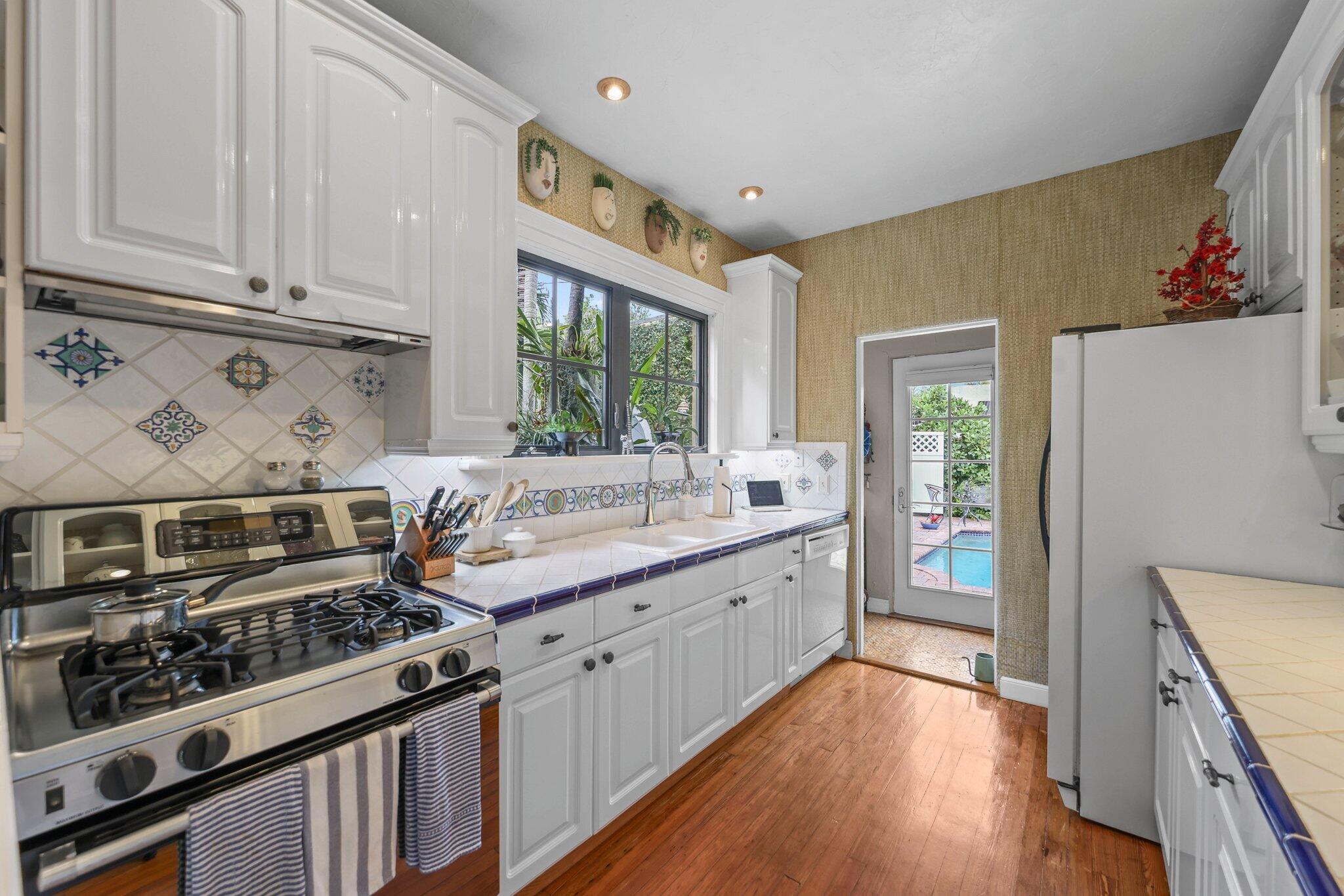 605 Sunset Road West Palm Beach, FL 33401 - Photo 20 of 42 Kitchen