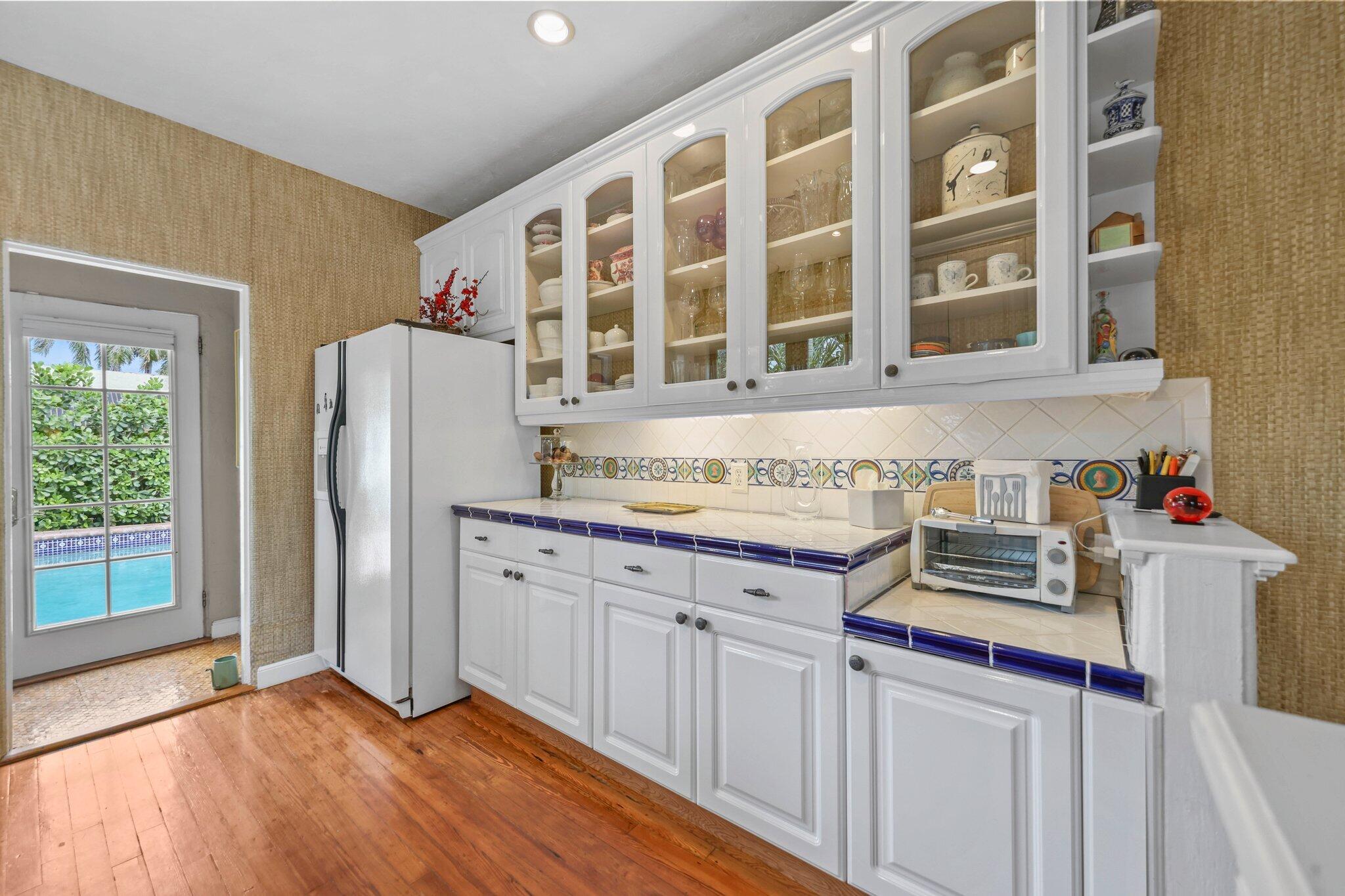 605 Sunset Road West Palm Beach, FL 33401 - Photo 21 of 42 Kitchen