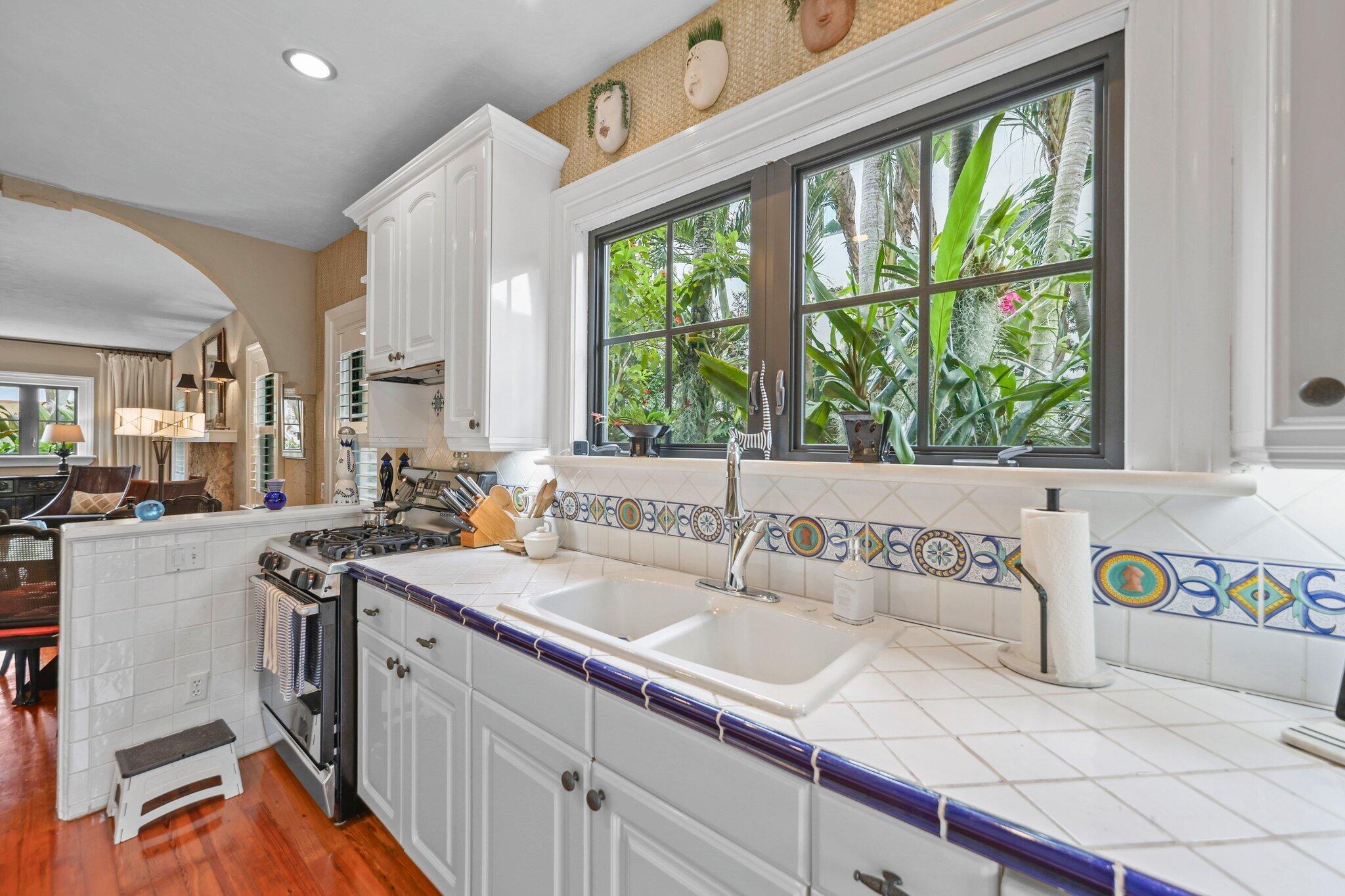 605 Sunset Road West Palm Beach, FL 33401 - Photo 22 of 42 Kitchen