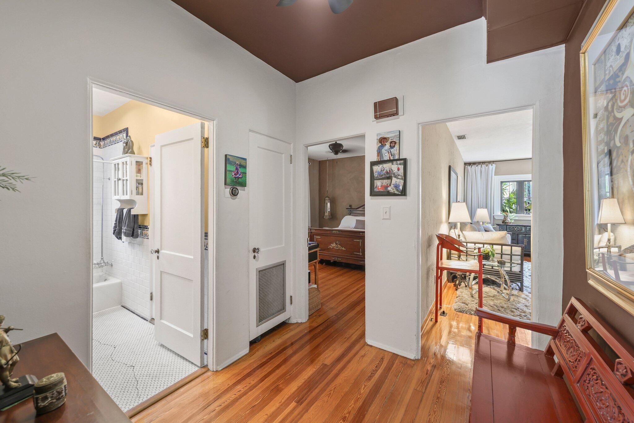 605 Sunset Road West Palm Beach, FL 33401 - Photo 24 of 42 Hallway