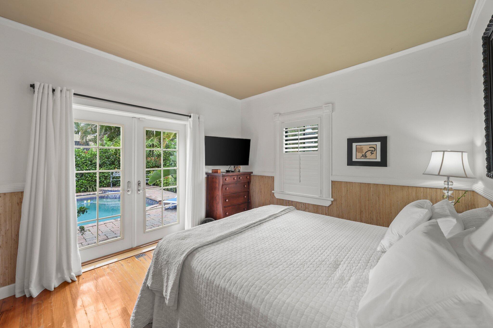 605 Sunset Road West Palm Beach, FL 33401 - Photo 28 of 42 Guest Bedroom