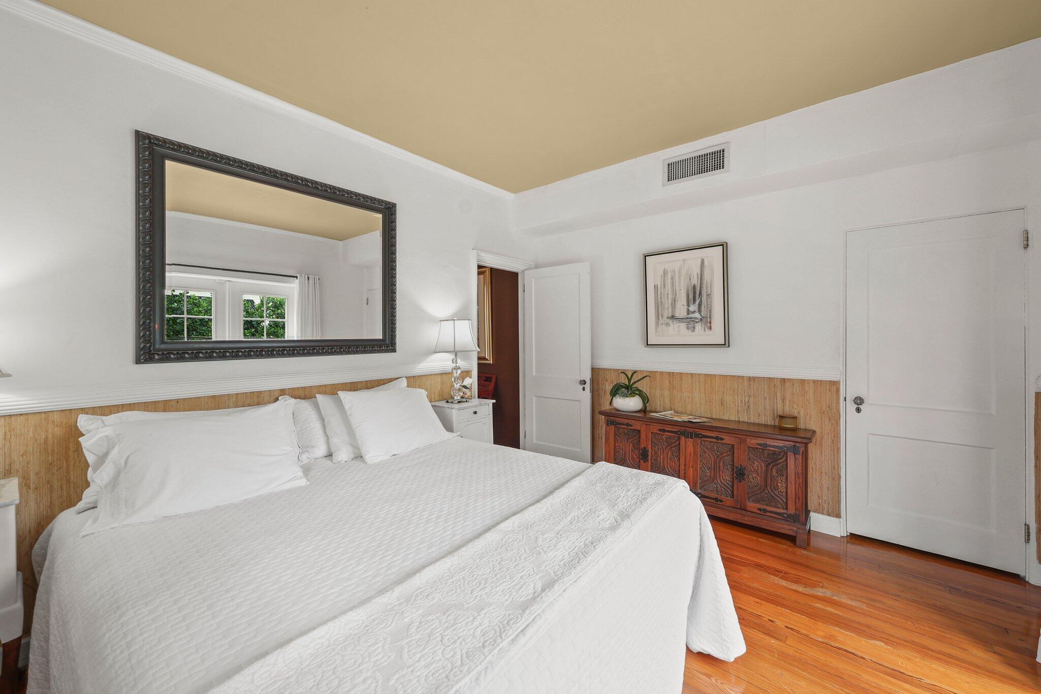 605 Sunset Road West Palm Beach, FL 33401 - Photo 29 of 42 Guest Bedroom