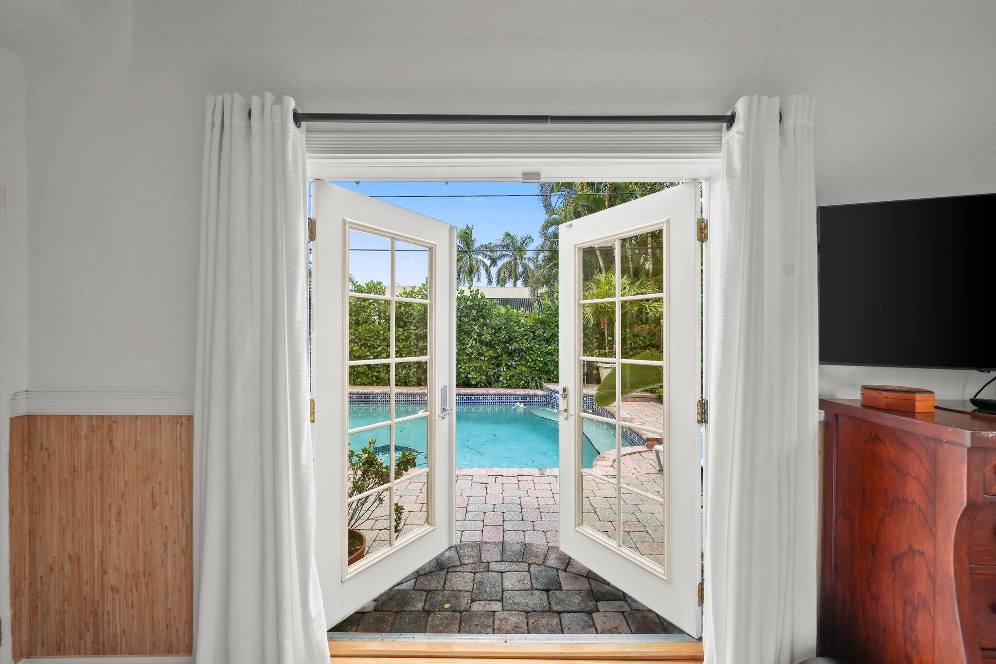 605 Sunset Road West Palm Beach, FL 33401 - Photo 31 of 42 Guest Bedroom