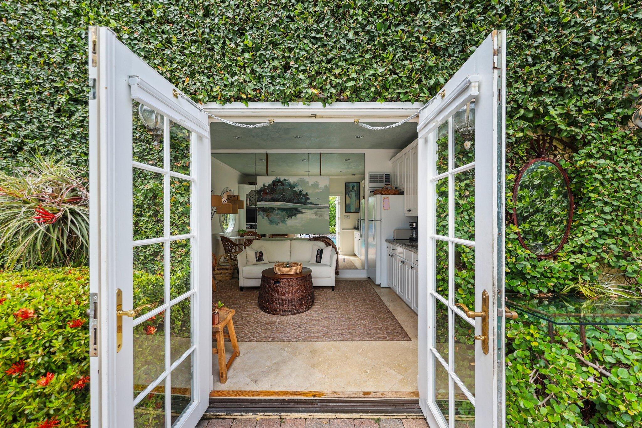 605 Sunset Road West Palm Beach, FL 33401 - Photo 32 of 42 Guest Cottage