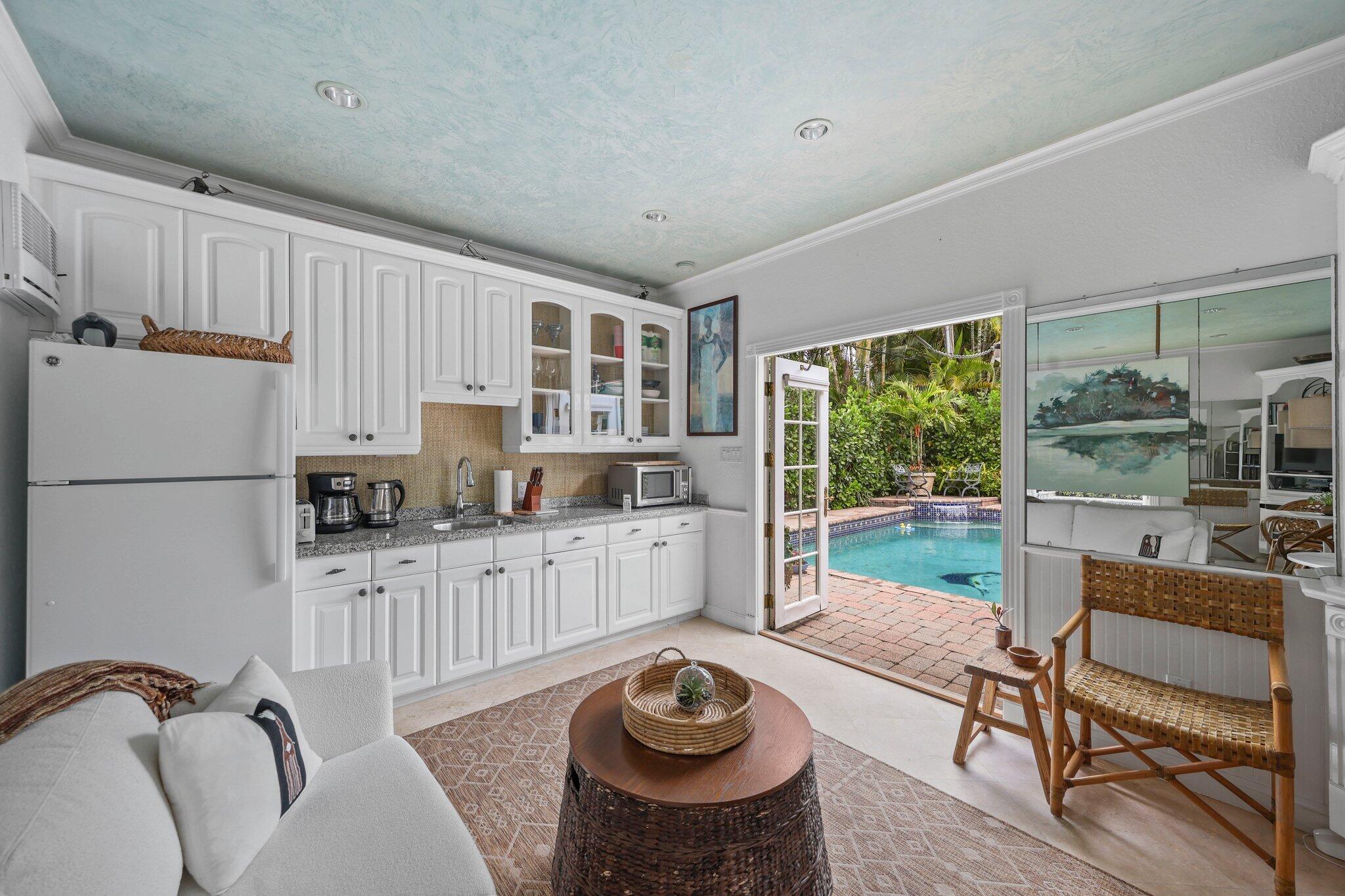 605 Sunset Road West Palm Beach, FL 33401 - Photo 33 of 42 Guest Cottage