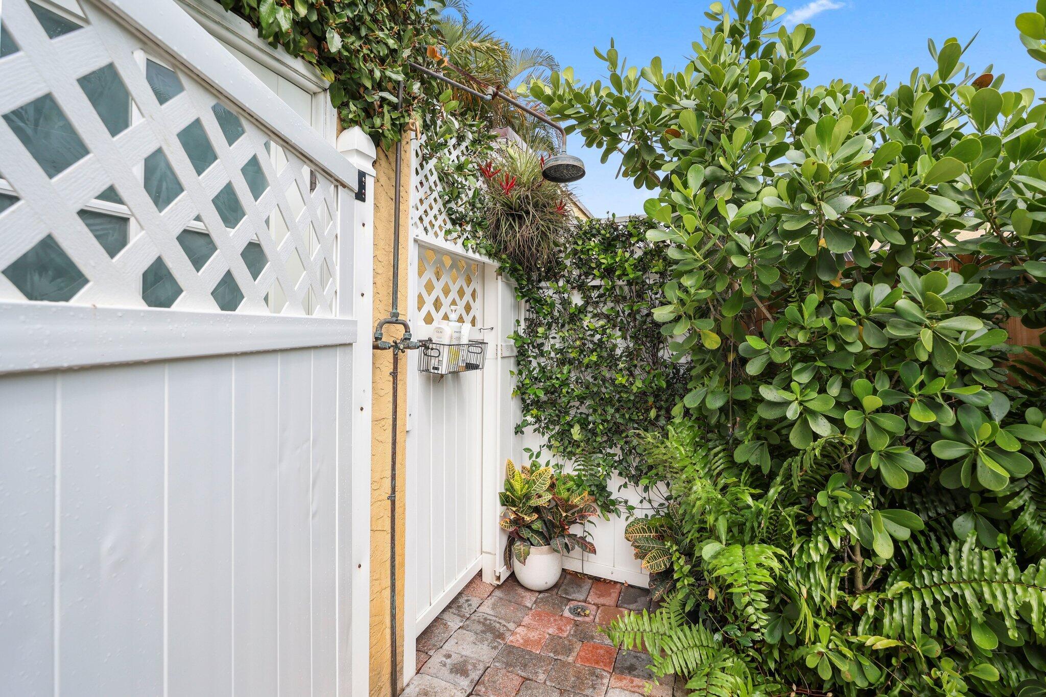 605 Sunset Road West Palm Beach, FL 33401 - Photo 10 of 42 Outdoor Shower