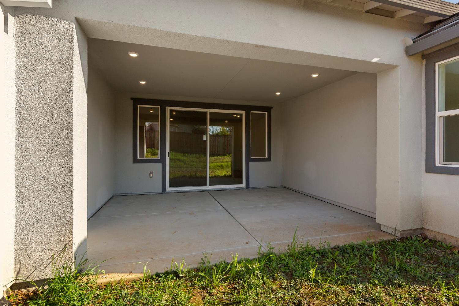 2425 Briar Meadow Circle Auburn, CA 95603 - Photo 44 of 51 an empty room with windows and entrance