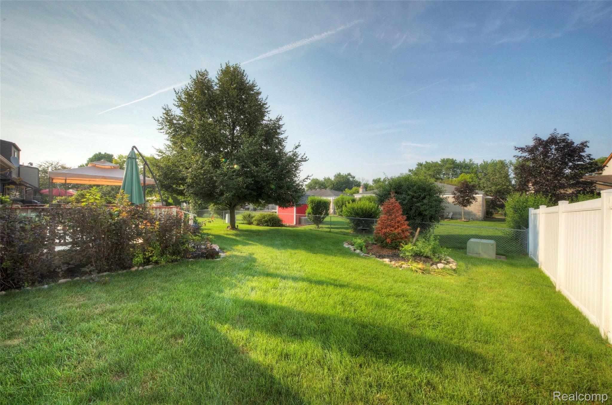 45133 Rector Drive Canton, MI 48188 - Photo 31 of 36 31 Backyard.jpg