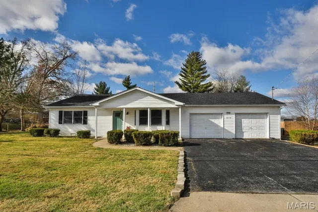 $340,000 | 1819 Oak Tree Street, St. Peters, MO 63376