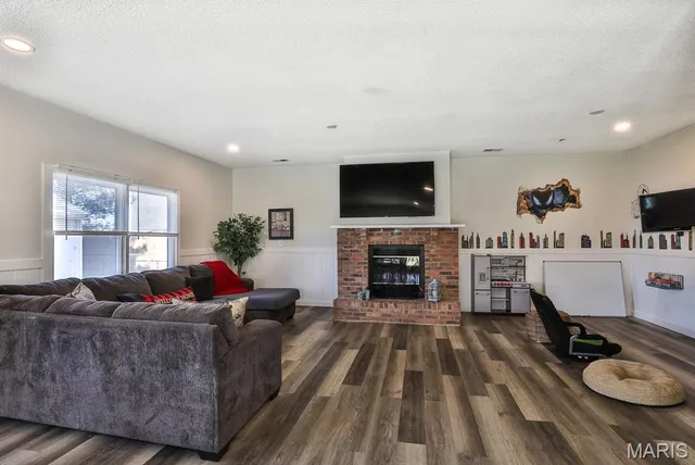 $340,000 | 1819 Oak Tree Street, St. Peters, MO 63376