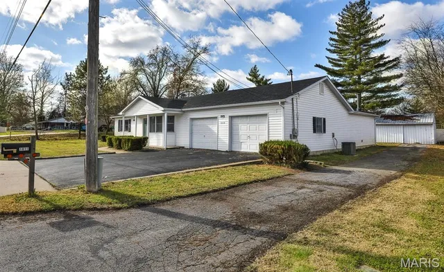 $340,000 | 1819 Oak Tree Street, St. Peters, MO 63376