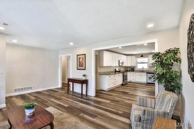 $340,000 | 1819 Oak Tree Street, St. Peters, MO 63376