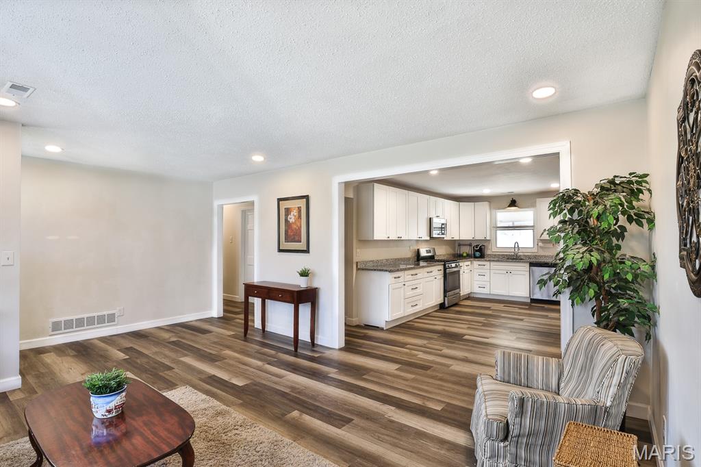 1819 Oak Tree Street St. Peters, MO 63376 - Photo 5 of 30