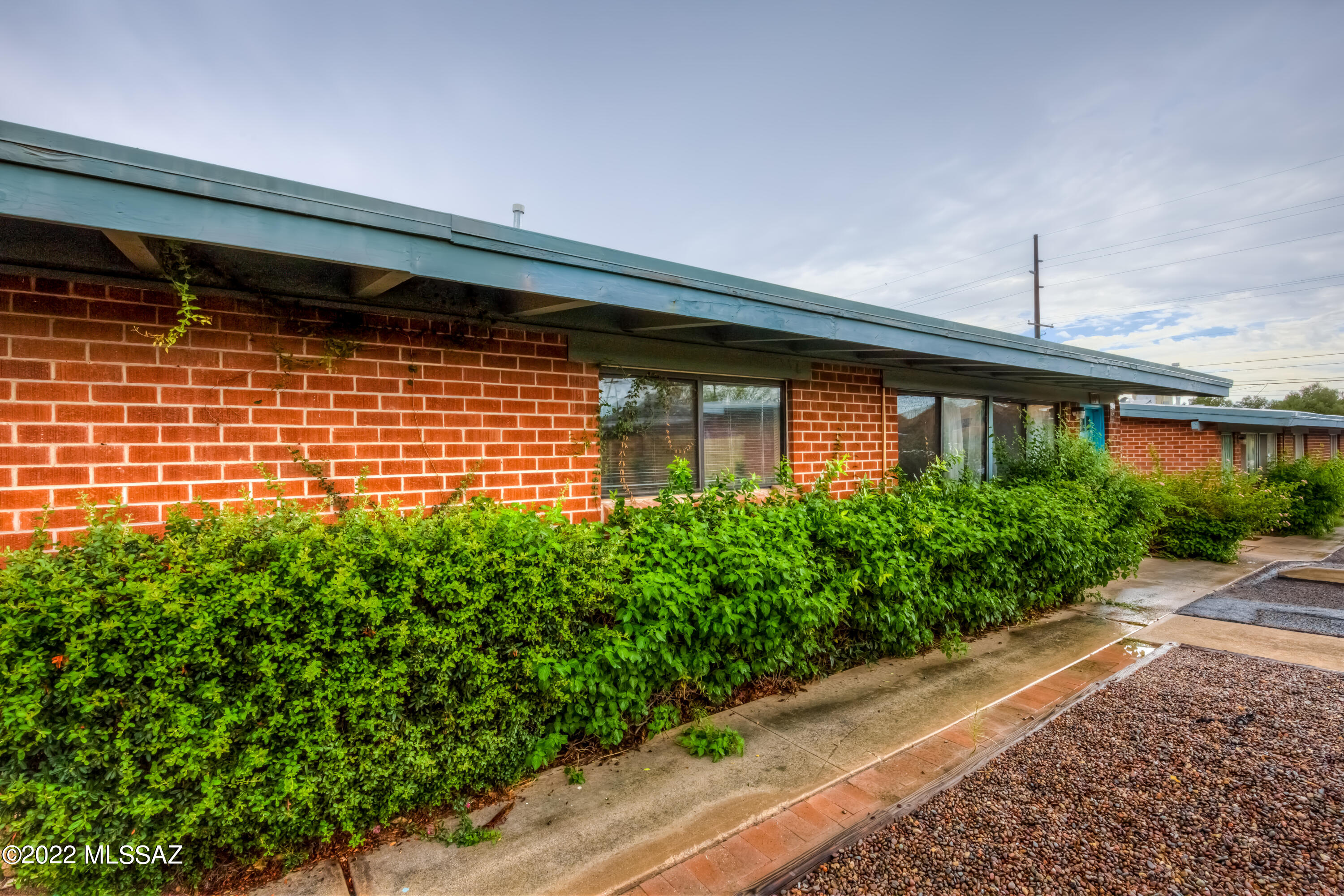 2121 North Country Club Road, Unit 10 Tucson, AZ 85716 - Photo 2 of 26 Gallery Image 2