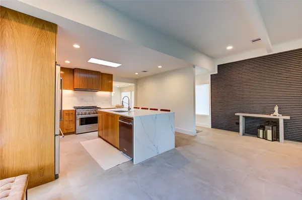 $8,500 | 303 Isolde Drive, Houston, TX 77024