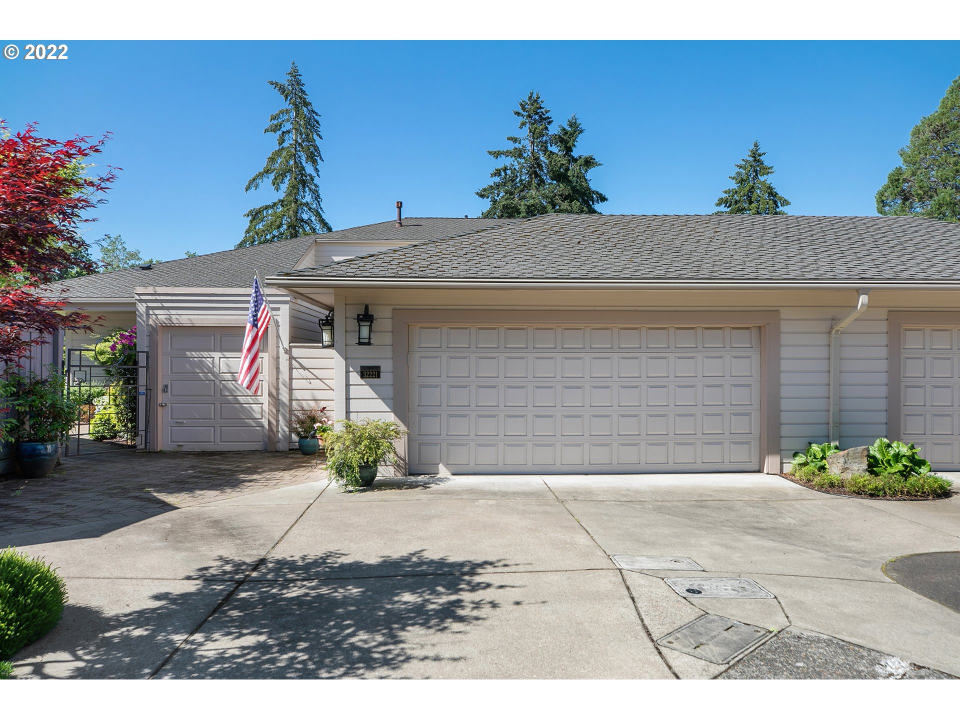 32221 Southwest Boones Bend Road Wilsonville, OR 97070 - Photo 4 of 32 a front view of a house