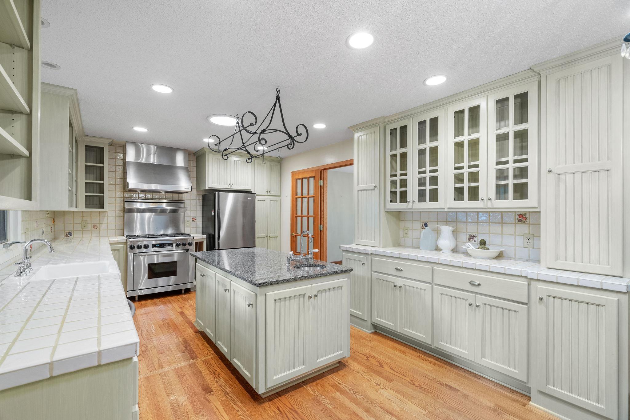 9530 Risewood Circle Eden Prairie, MN 55347 - Photo 12 of 39 Gallery Image 12