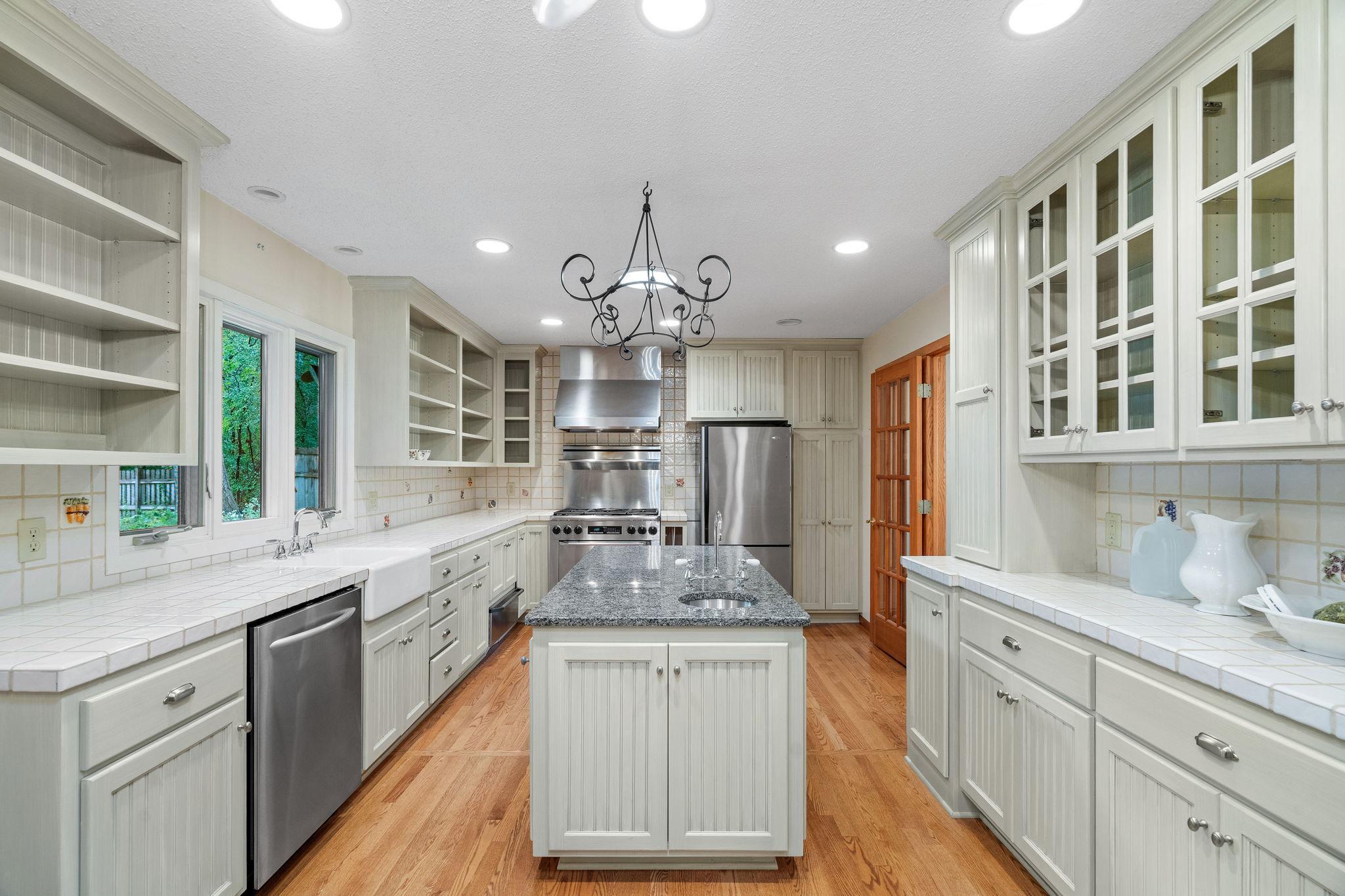 9530 Risewood Circle Eden Prairie, MN 55347 - Photo 13 of 39 Gallery Image 13