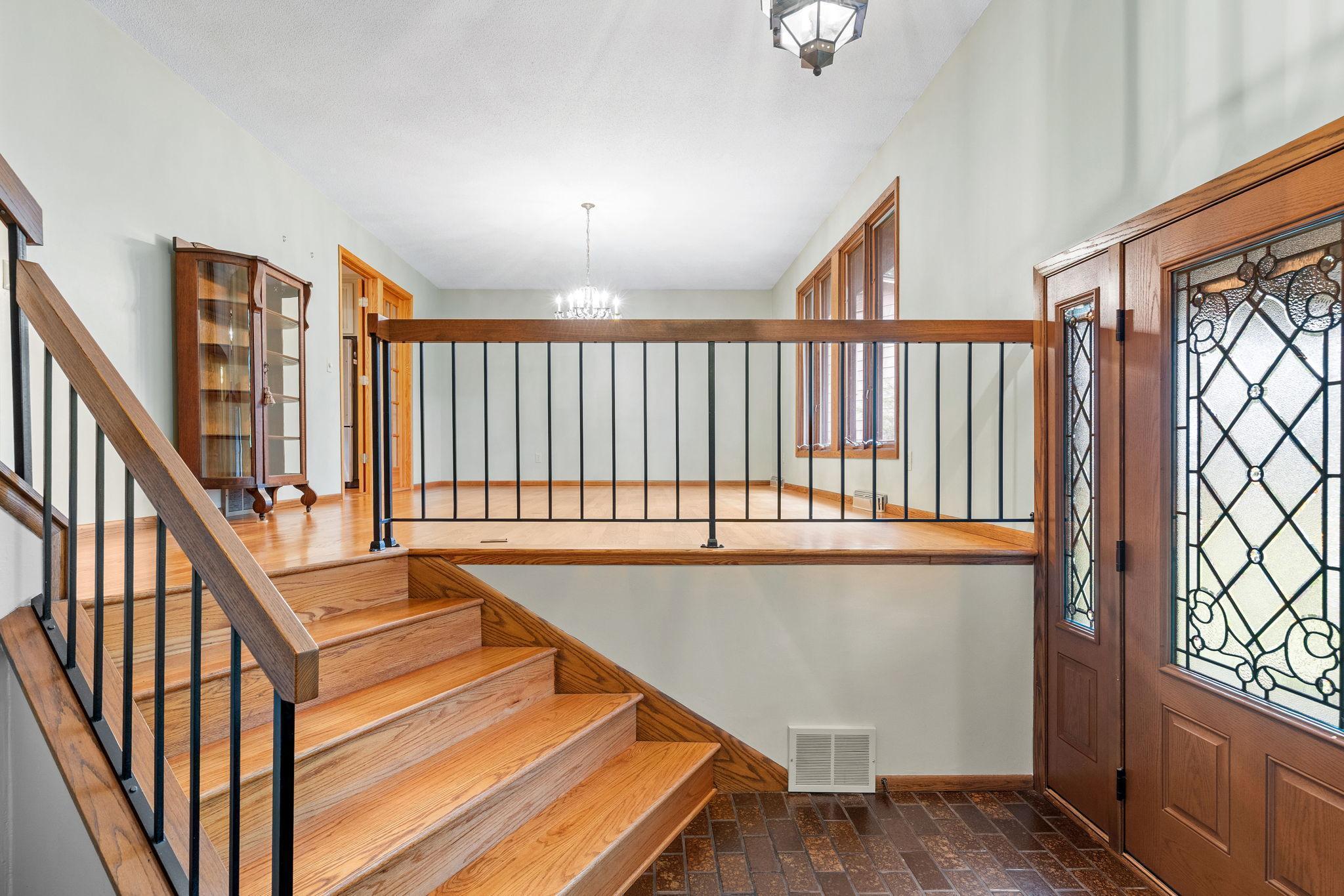 9530 Risewood Circle Eden Prairie, MN 55347 - Photo 7 of 39 Gallery Image 7