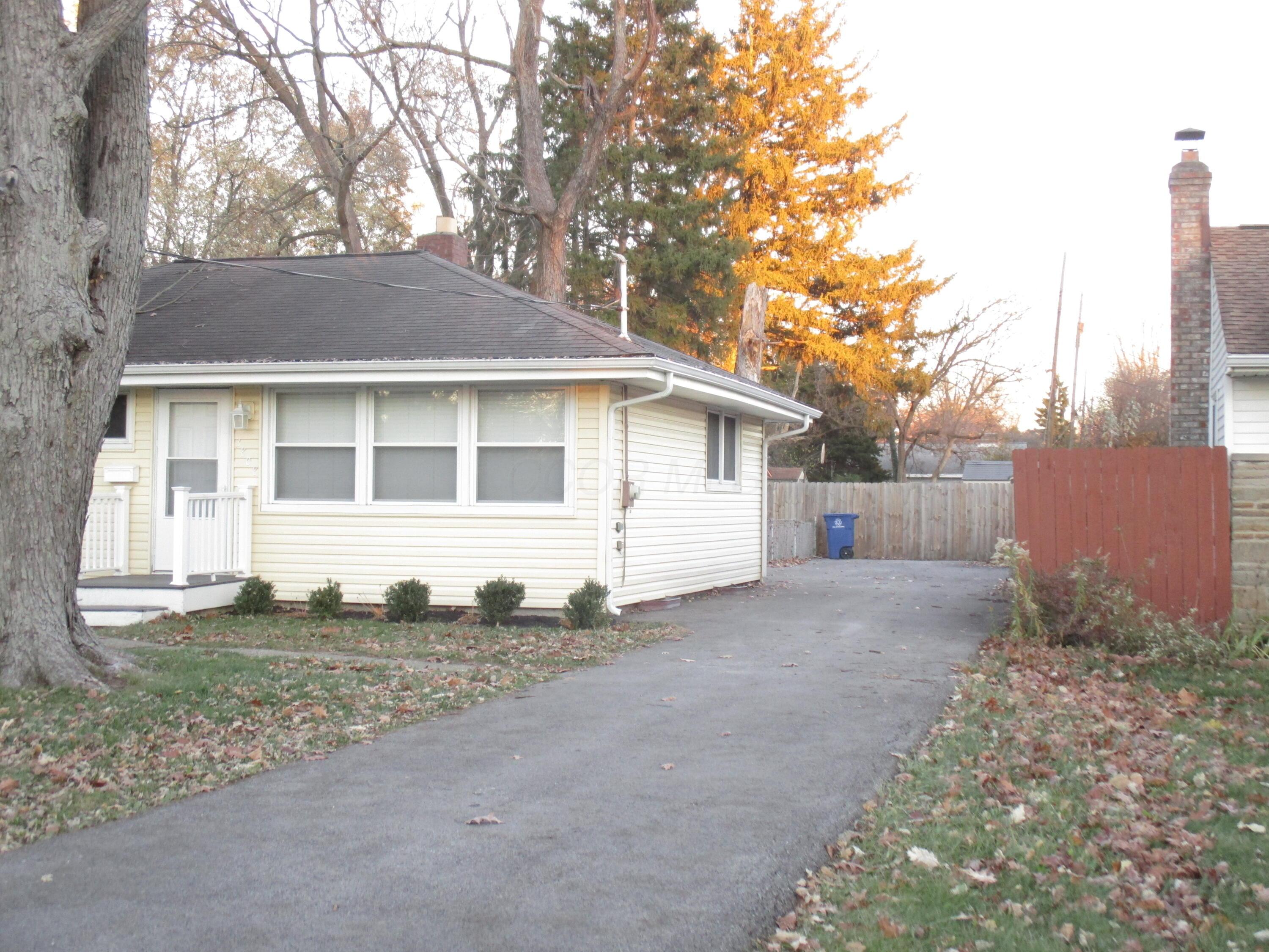 3808 Maize Road Columbus, OH 43224 - Photo 2 of 22 IMG_1876